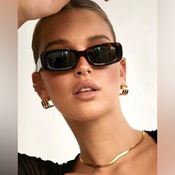 Rectangular Black Retro trendy Women’s Sunglasses new 100% UV400 protection - Picture 4 of 14